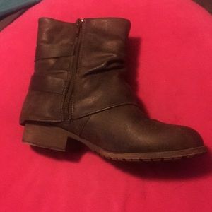 Pop brown faux leather buckled ankle boots 7.5